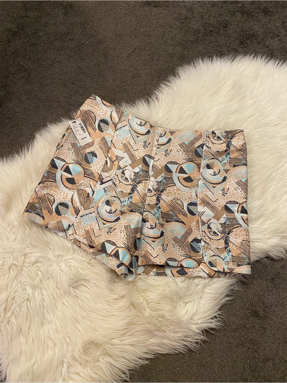 Geometric Print Women's Shorts in Beige and Blue